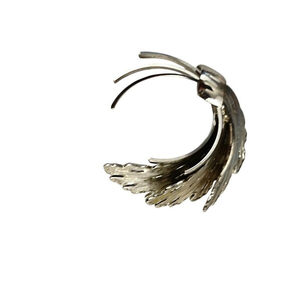 Vintage Silver-Tone Feather Brooch Pin With Detailed Textured Design - Picture 5 of 7